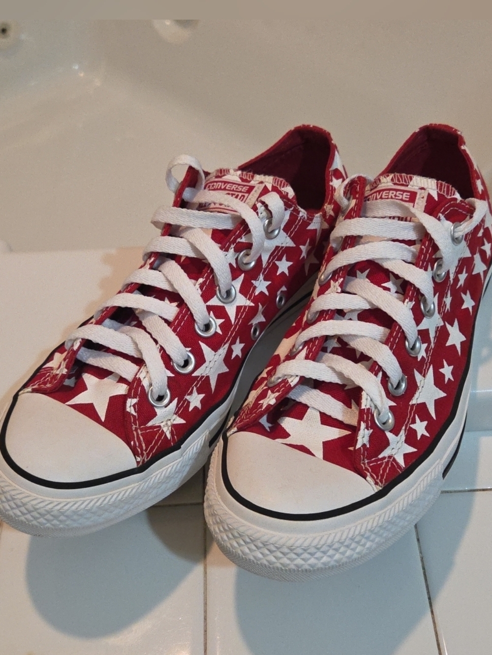 Converse All Star Red White Stars Low Top Sneakers Men's Sz 8 Women's 10 Chuck T